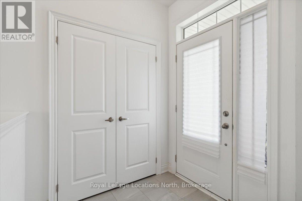 37 Autumn Drive, Wasaga Beach, Ontario  L9Z 0G8 - Photo 2 - S12215507