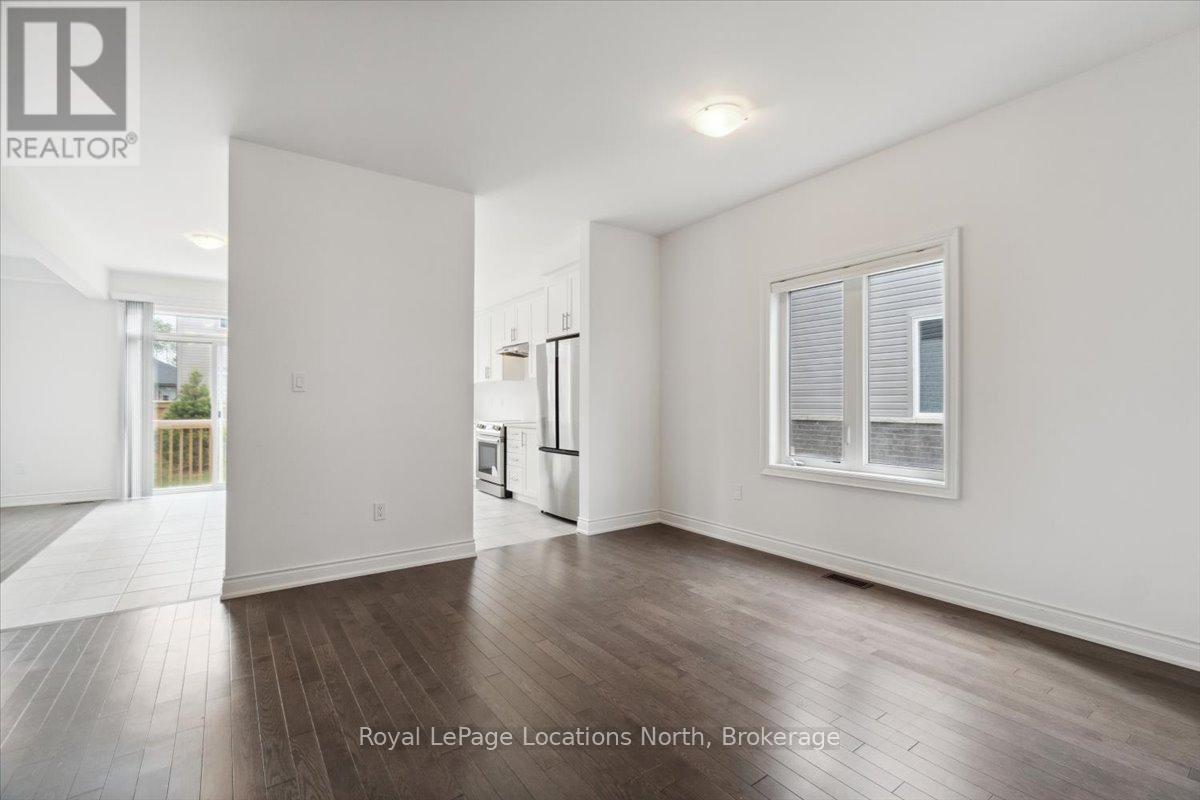 37 Autumn Drive, Wasaga Beach, Ontario  L9Z 0G8 - Photo 4 - S12215507