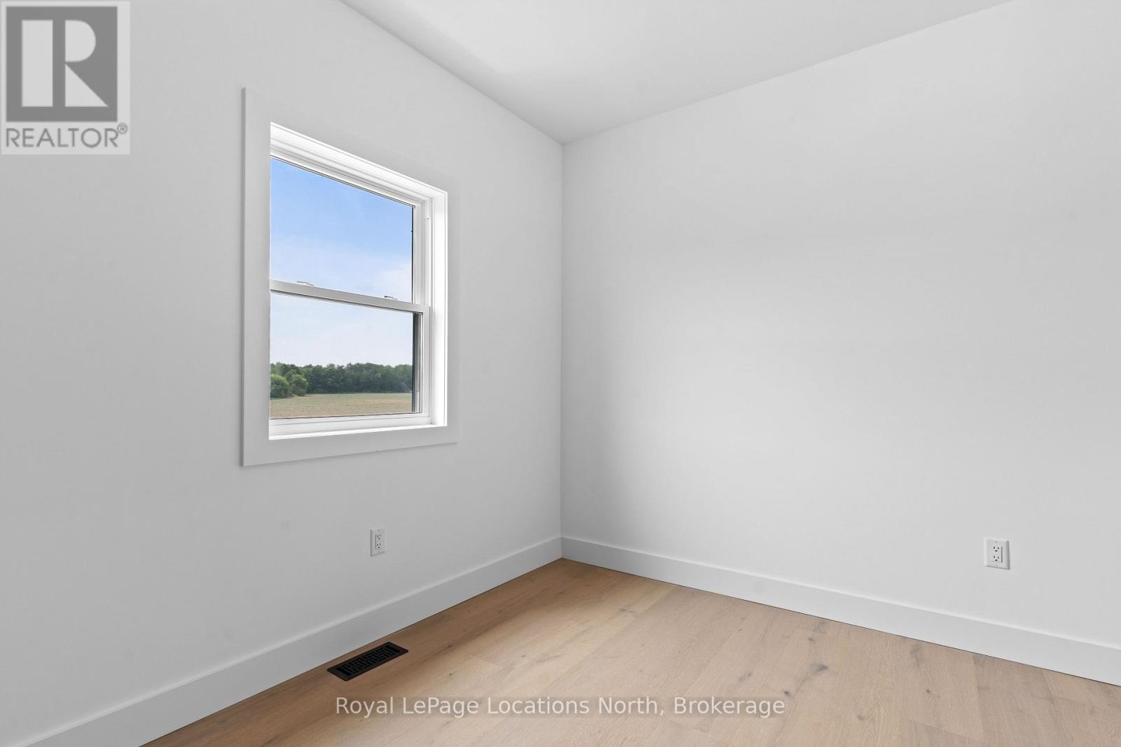 10906 County Road 10, Clearview, Ontario  L0M 1N0 - Photo 38 - S12216098