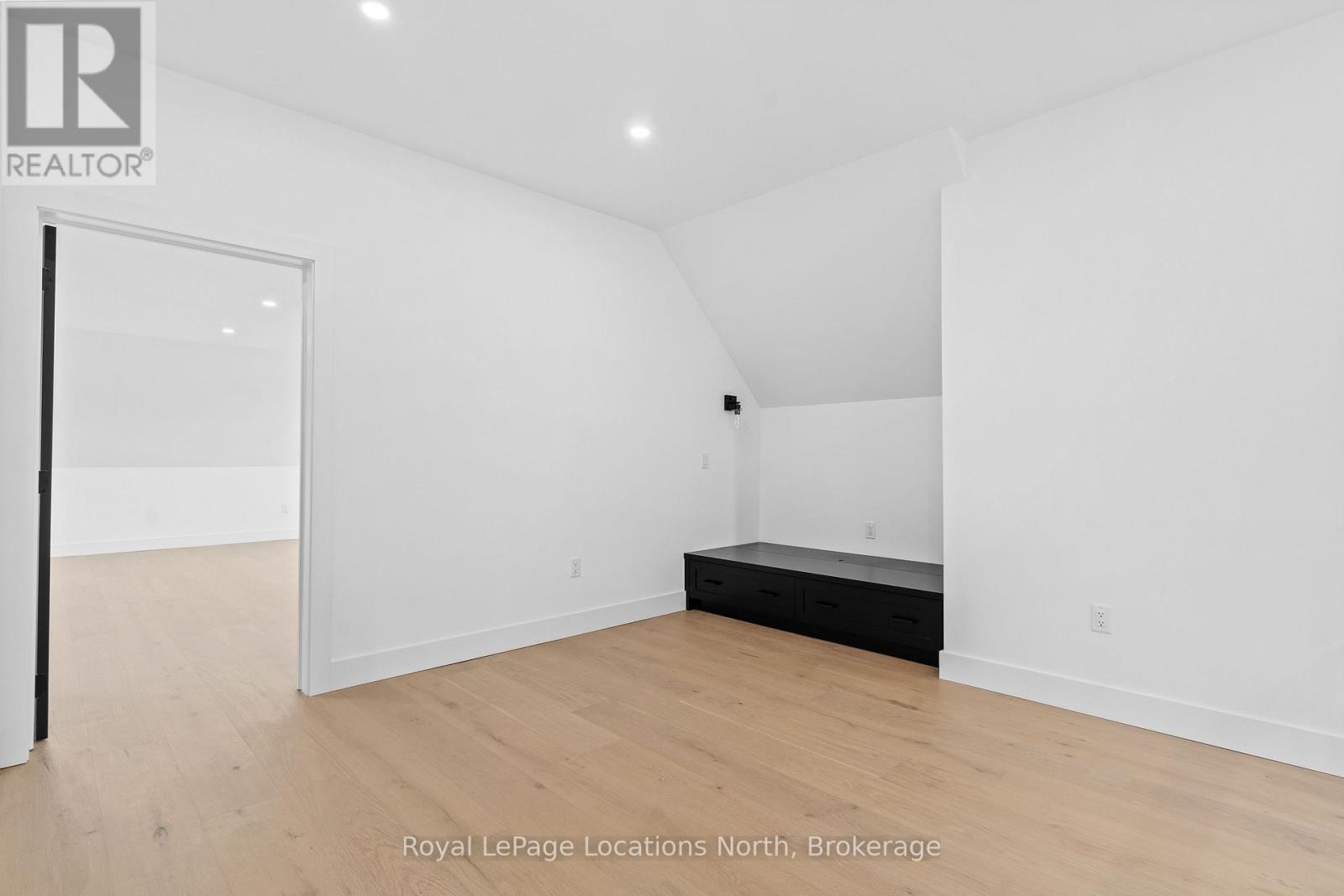 10906 County Road 10, Clearview, Ontario  L0M 1N0 - Photo 40 - S12216098