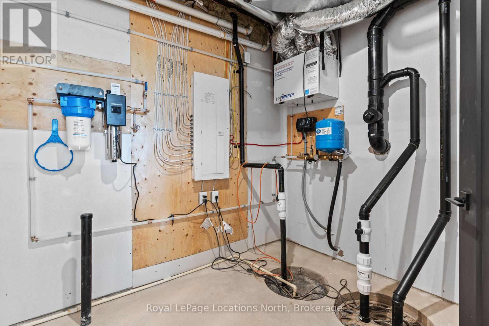 10906 County Road 10, Clearview, Ontario  L0M 1N0 - Photo 46 - S12216098