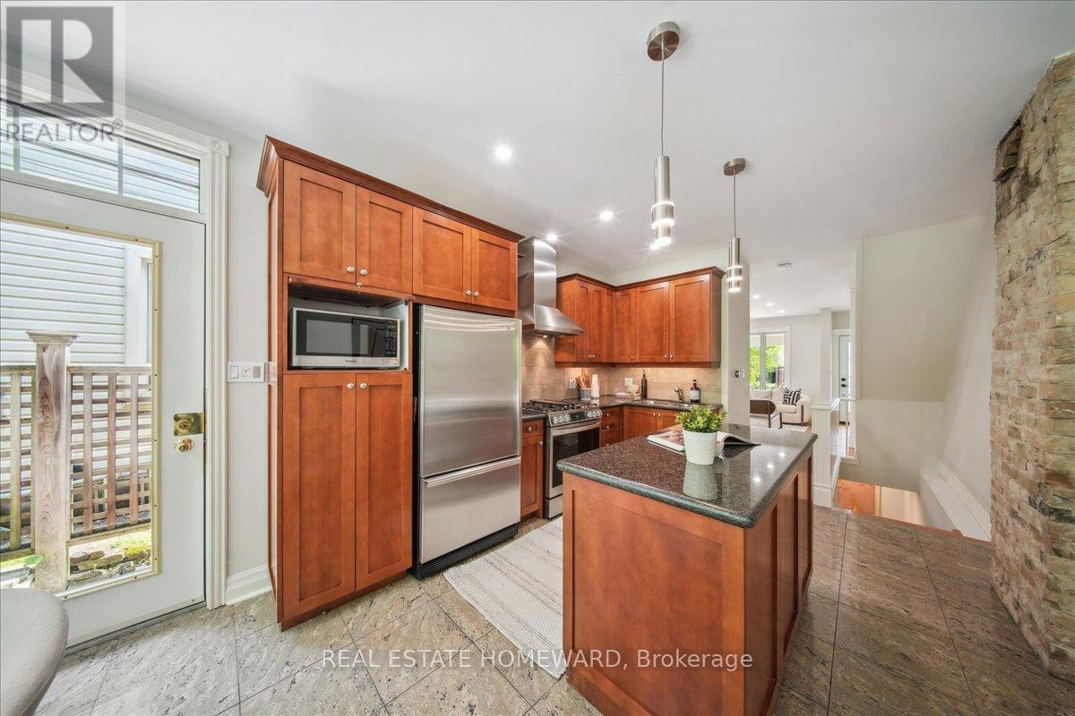 98 Sparkhall Avenue, Toronto (North Riverdale), Ontario  M4K 1G8 - Photo 11 - E12215949