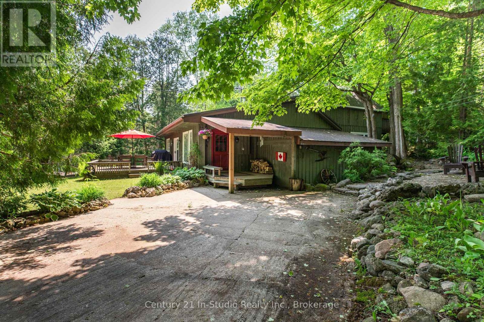9 13th Avenue, South Bruce Peninsula, Ontario N0H 2T0 - Photo 1 - X12207867