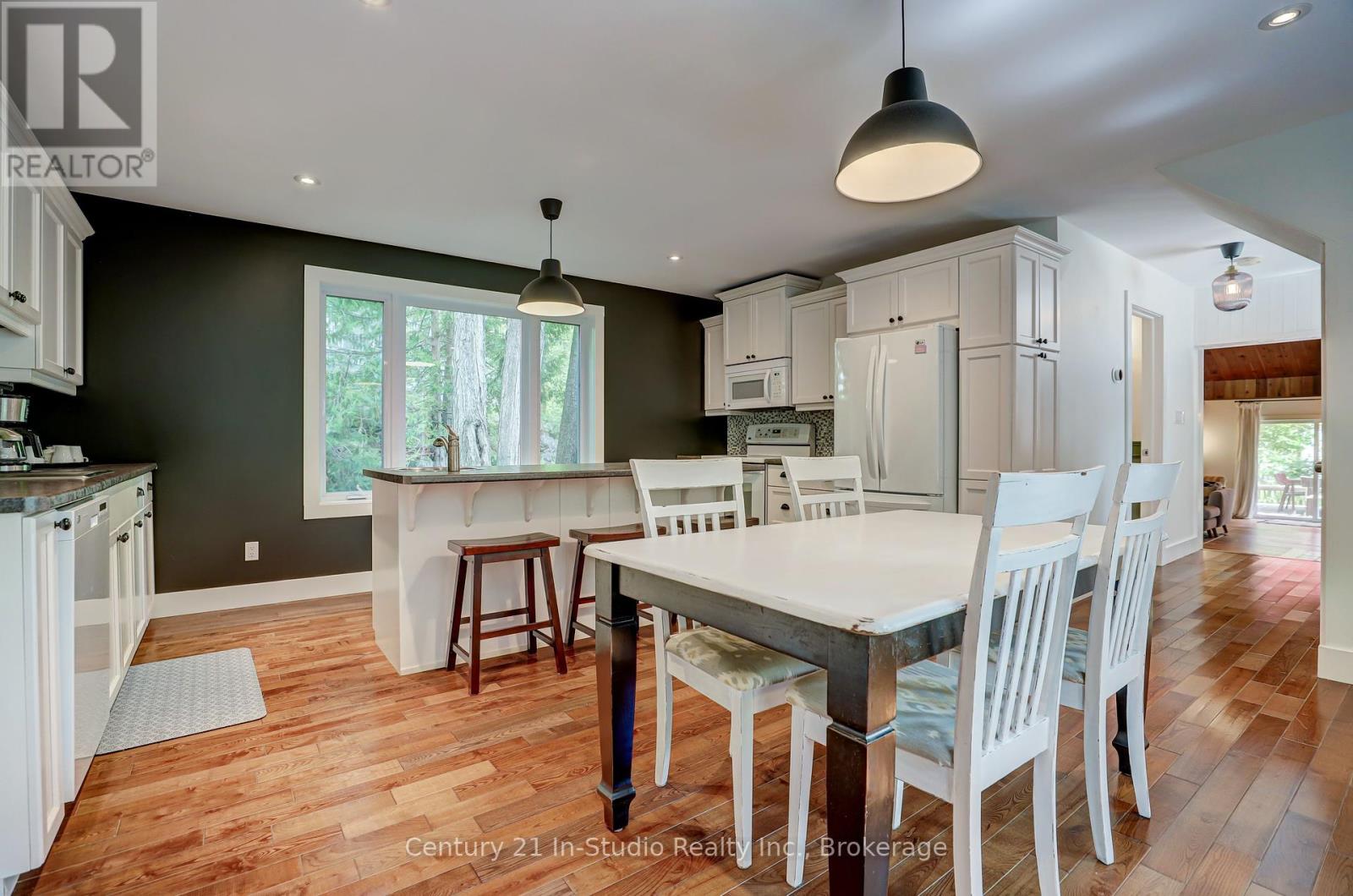 9 13th Avenue, South Bruce Peninsula, Ontario N0H 2T0 - Photo 17 - X12207867
