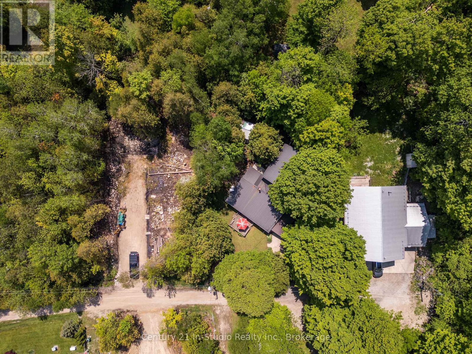 9 13th Avenue, South Bruce Peninsula, Ontario N0H 2T0 - Photo 4 - X12207867