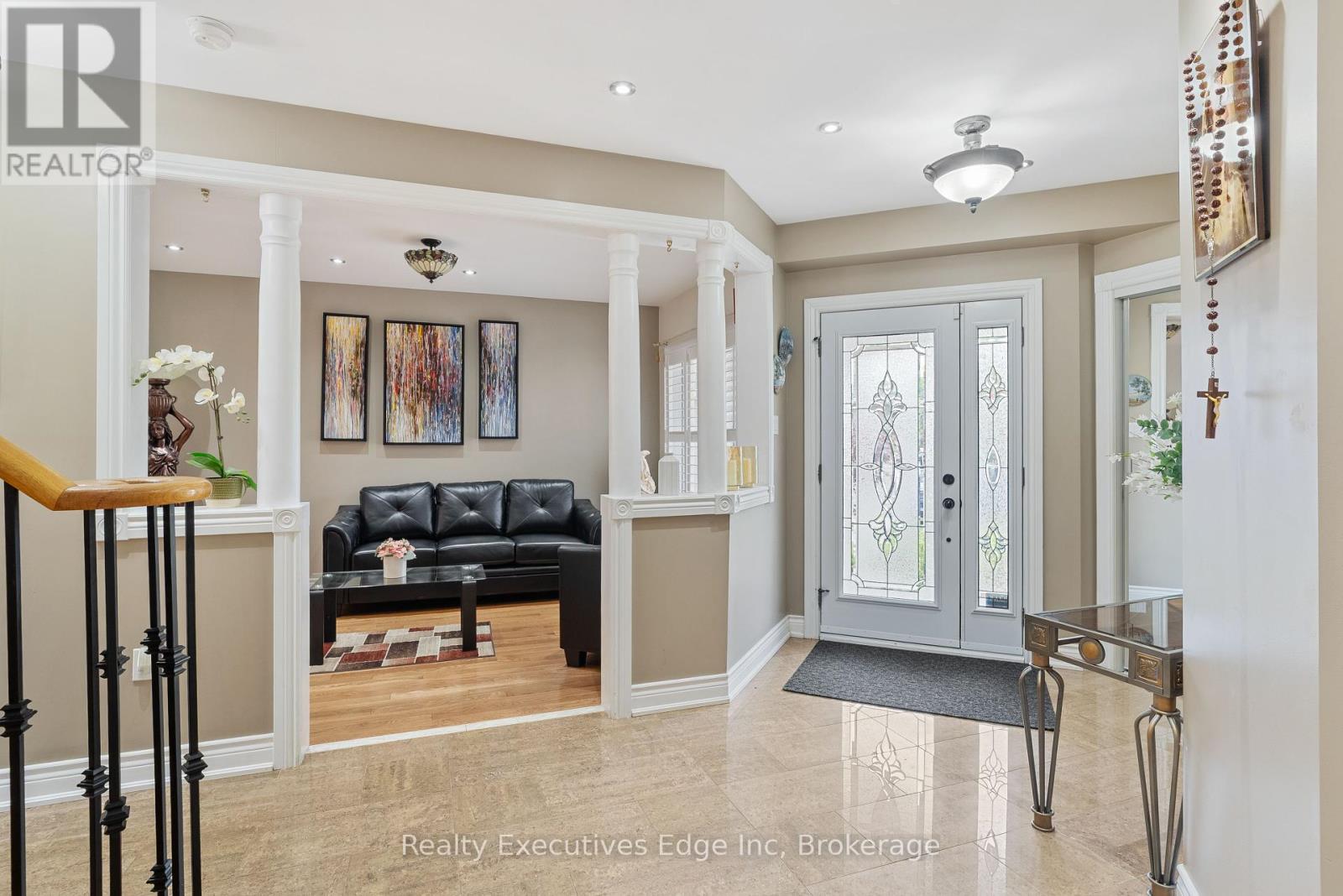 6356 Newcombe Drive, Mississauga, Ontario  L5V 2G5 - Photo 5 - W12216467