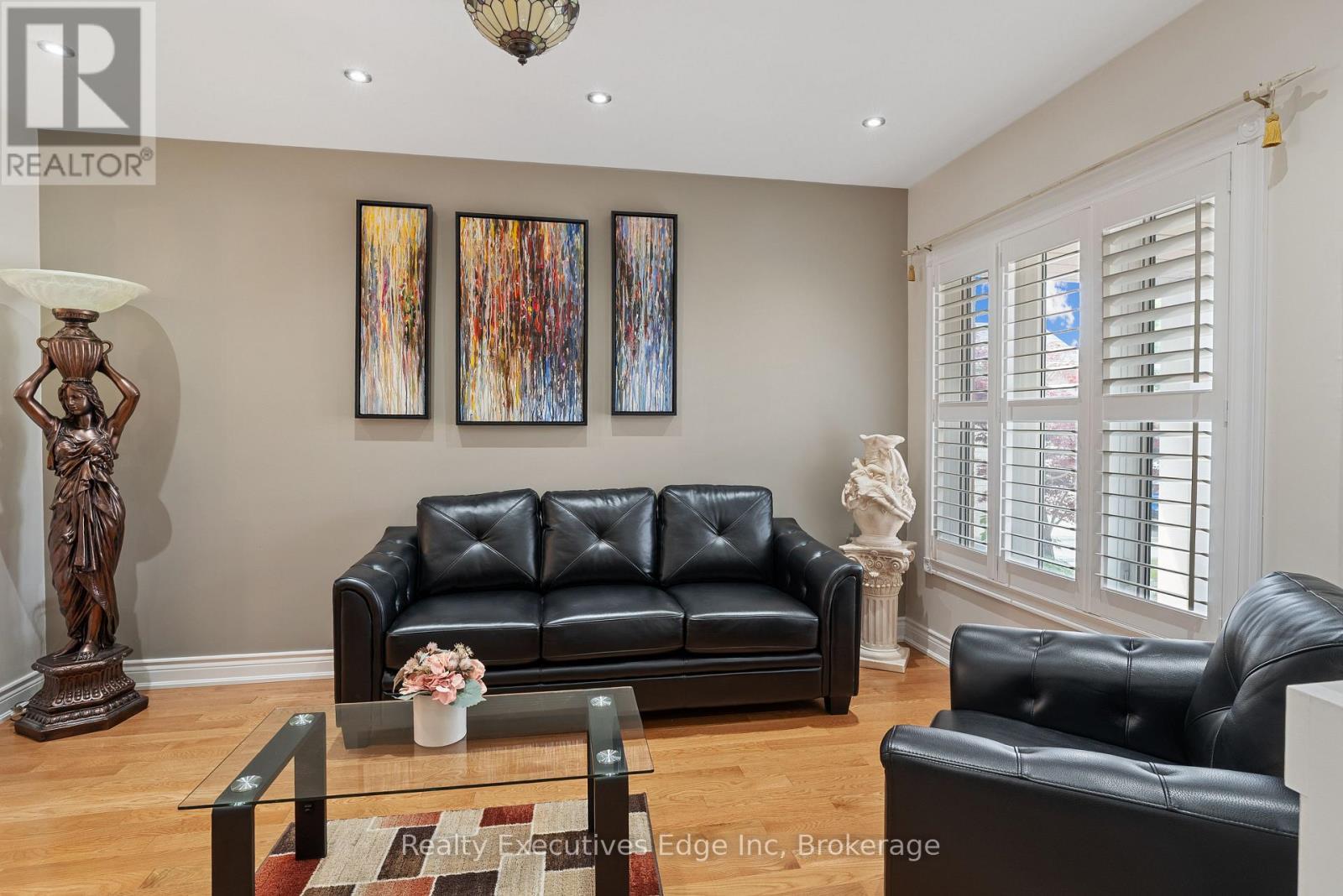 6356 Newcombe Drive, Mississauga, Ontario  L5V 2G5 - Photo 8 - W12216467