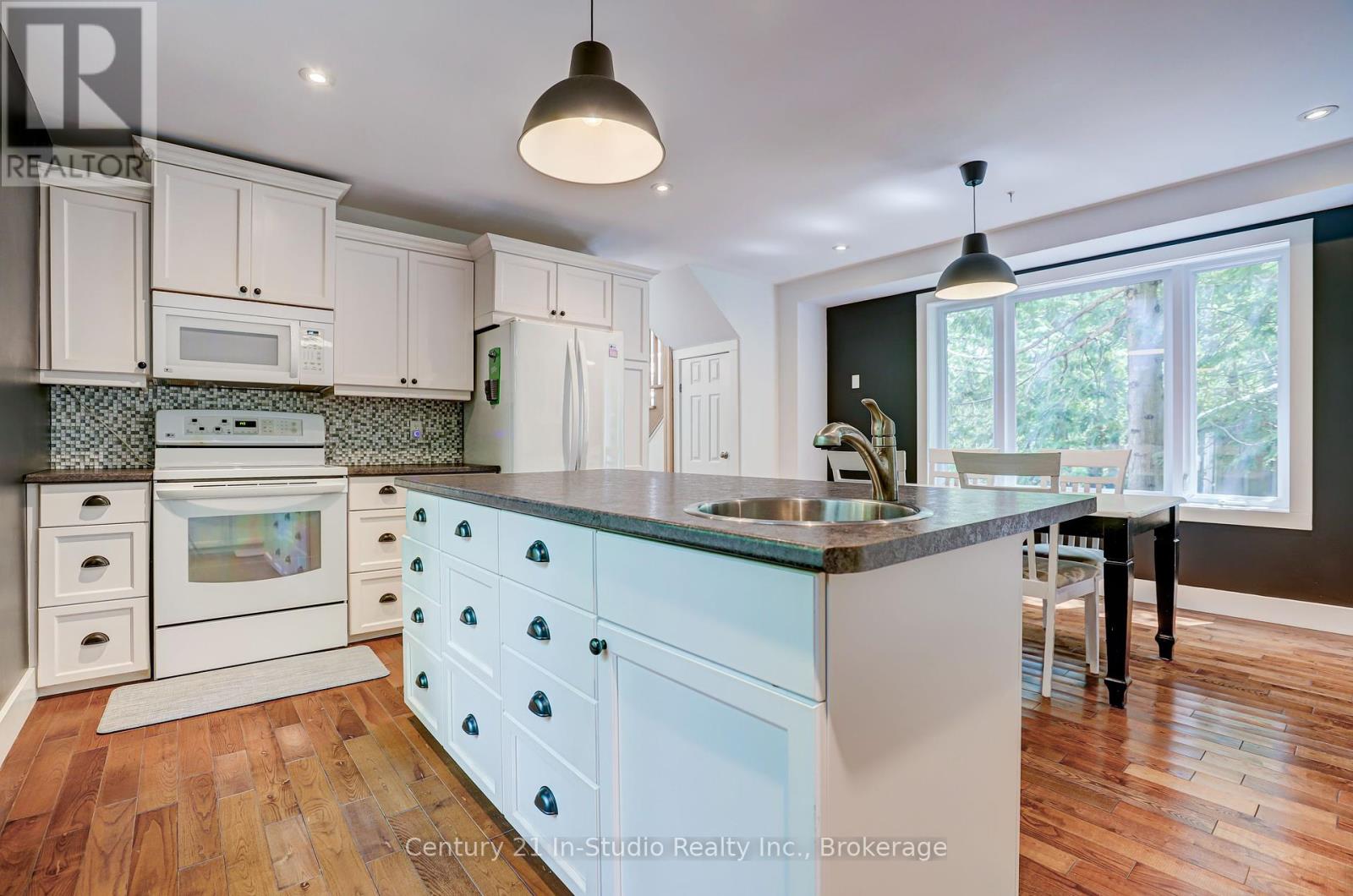 9 13th Avenue, South Bruce Peninsula, Ontario N0H 2T0 - Photo 18 - X12207867