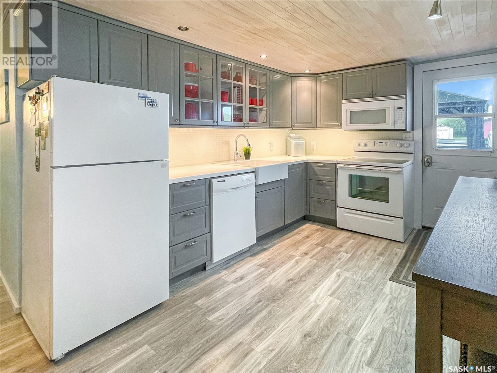 236 Janzen Drive, Lac Pelletier Rm No. 107, Saskatchewan  S0N 2Y0 - Photo 5 - SK009301