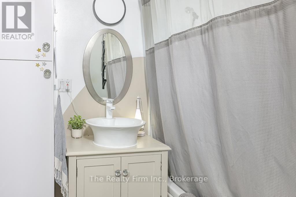 132 Charles Street E, Ingersoll, Ontario  N5C 1K1 - Photo 16 - X12215628