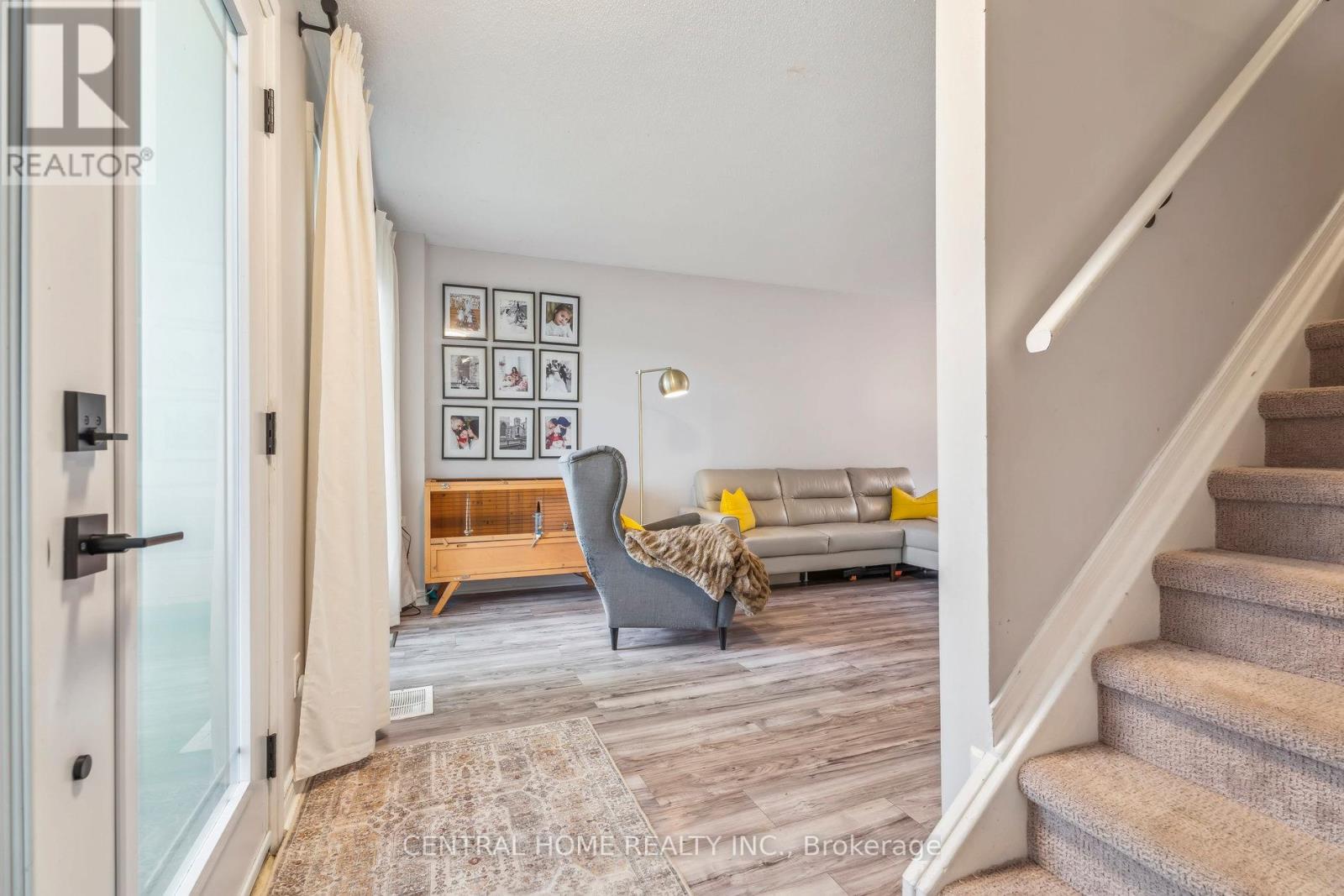 50 Metro Road S, Georgina (Keswick North), Ontario  L4P 3K8 - Photo 2 - N12214260