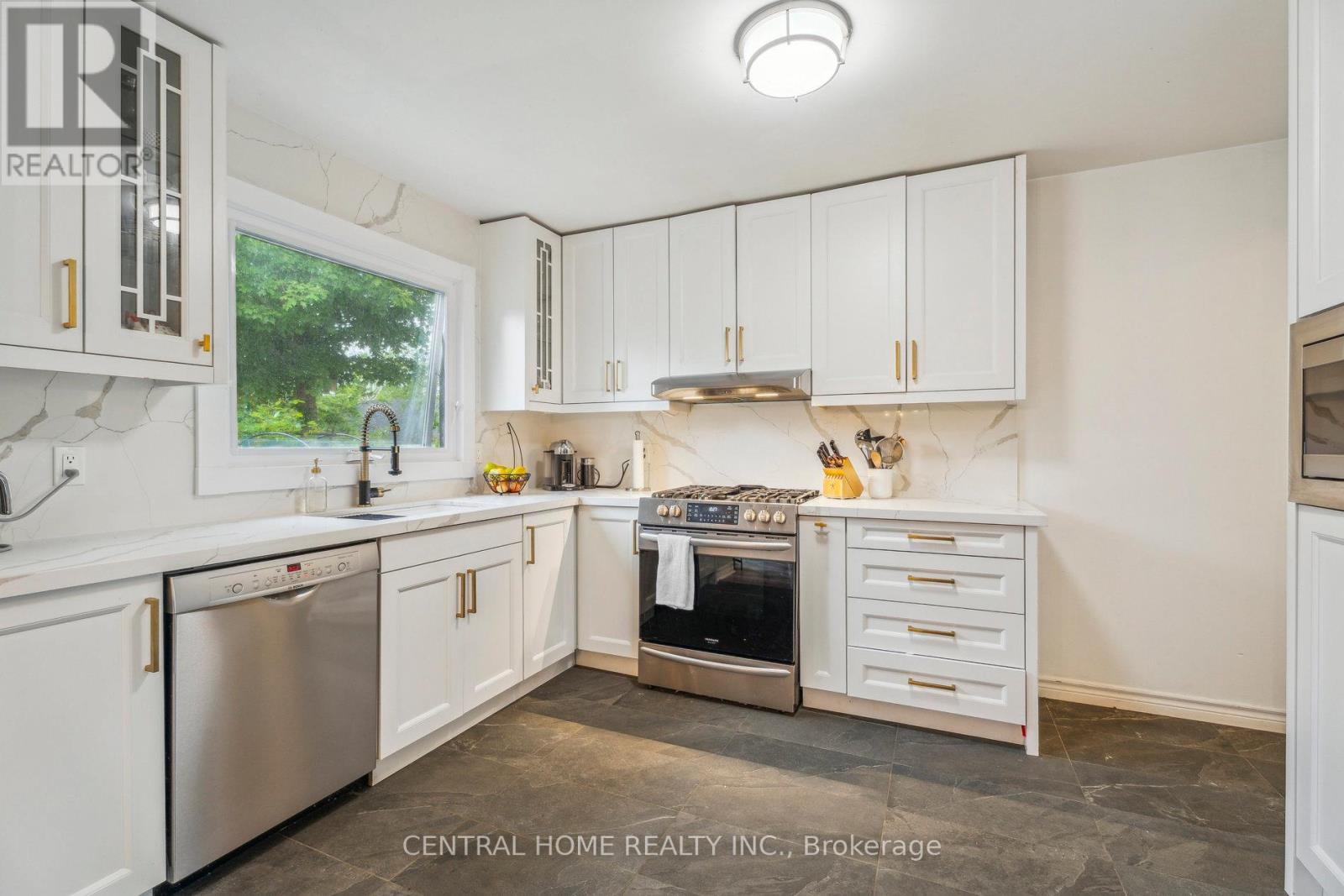 50 Metro Road S, Georgina (Keswick North), Ontario  L4P 3K8 - Photo 8 - N12214260