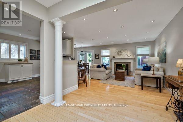 851 Shadrach Drive, Newmarket (Stonehaven-Wyndham), Ontario  L3X 2H2 - Photo 7 - N12215996