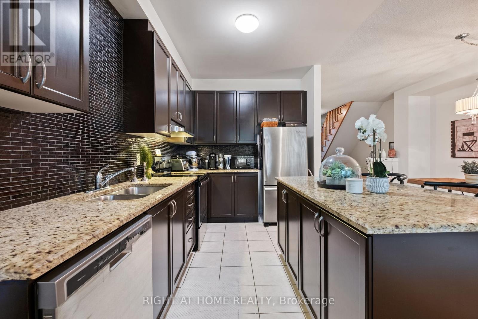 12 - 8777 Dufferin Street, Vaughan (Patterson), Ontario  L4J 8W3 - Photo 9 - N12215947