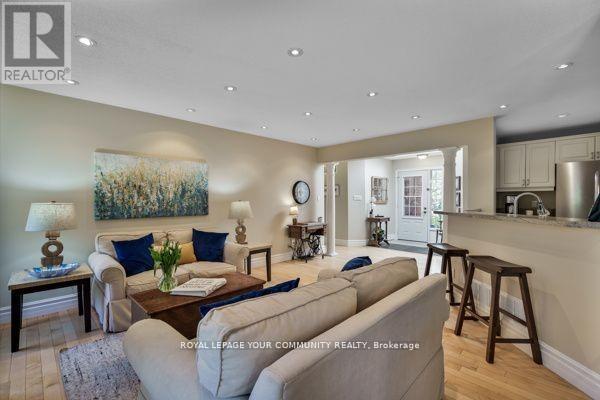 851 Shadrach Drive, Newmarket (Stonehaven-Wyndham), Ontario  L3X 2H2 - Photo 10 - N12215996