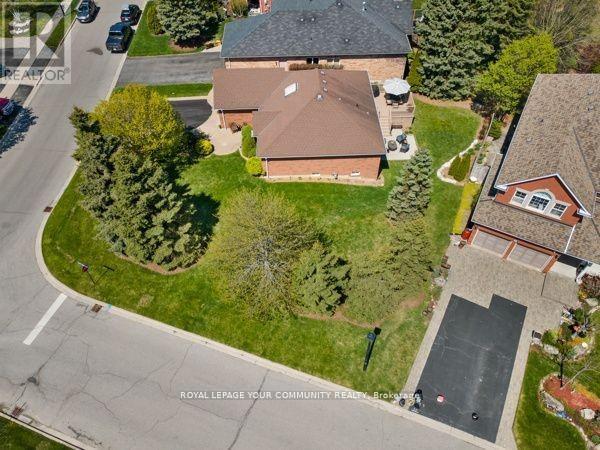 851 Shadrach Drive, Newmarket (Stonehaven-Wyndham), Ontario  L3X 2H2 - Photo 4 - N12215996