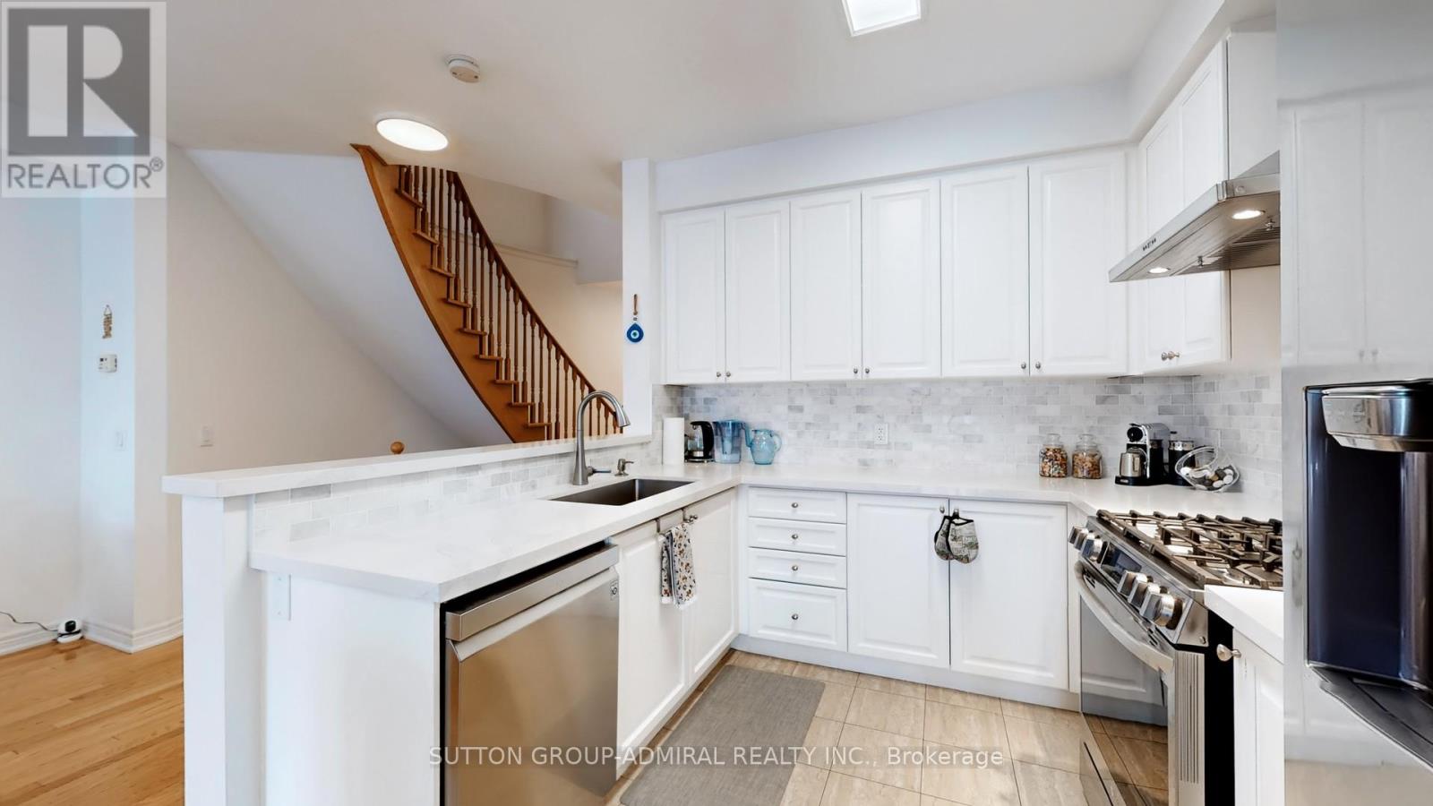 93 Windrow Street, Richmond Hill (Jefferson), Ontario  L4E 0Y1 - Photo 8 - N12216040