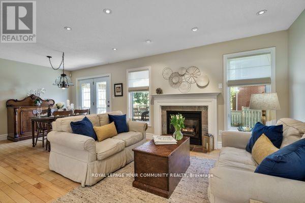 851 Shadrach Drive, Newmarket (Stonehaven-Wyndham), Ontario  L3X 2H2 - Photo 9 - N12215996