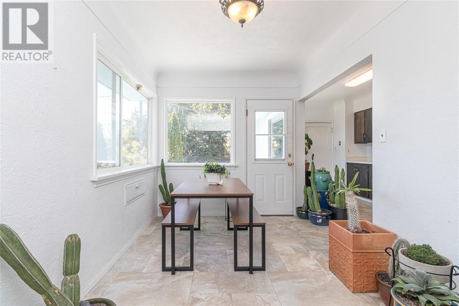 3228 Service St, Saanich, British Columbia  V8P 4M7 - Photo 10 - 1003219
