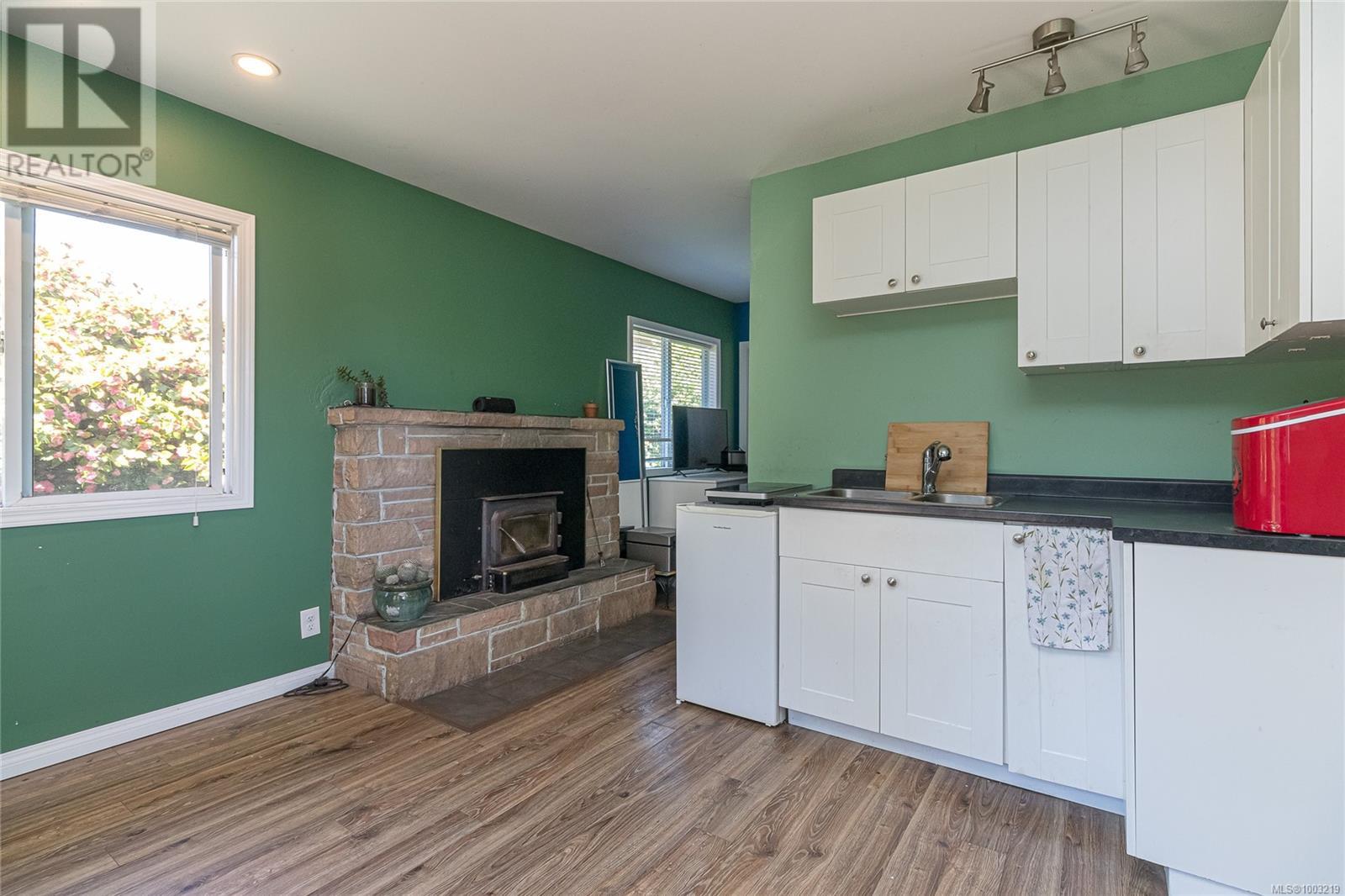 3228 Service St, Saanich, British Columbia  V8P 4M7 - Photo 29 - 1003219