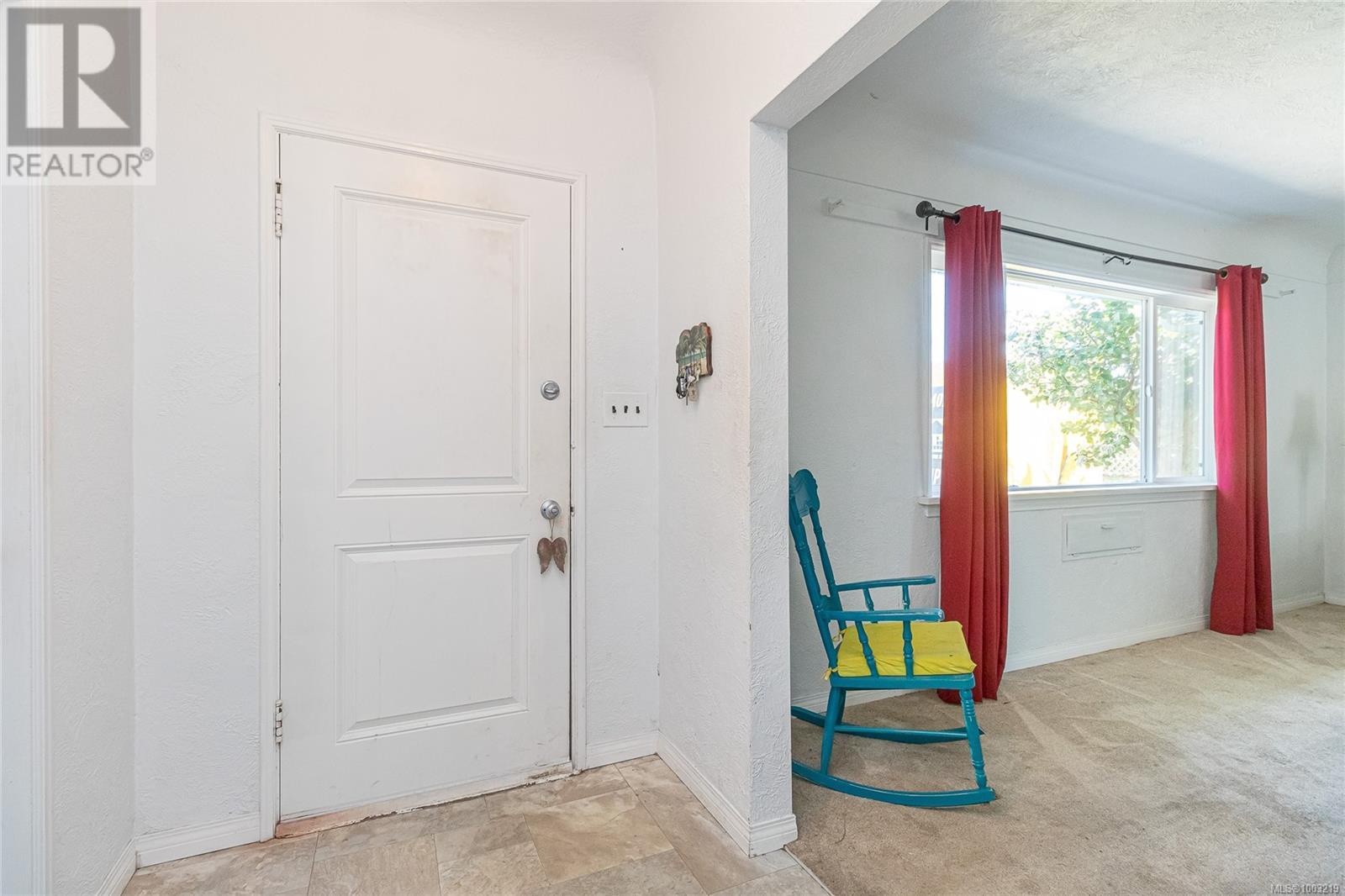 3228 Service St, Saanich, British Columbia  V8P 4M7 - Photo 4 - 1003219