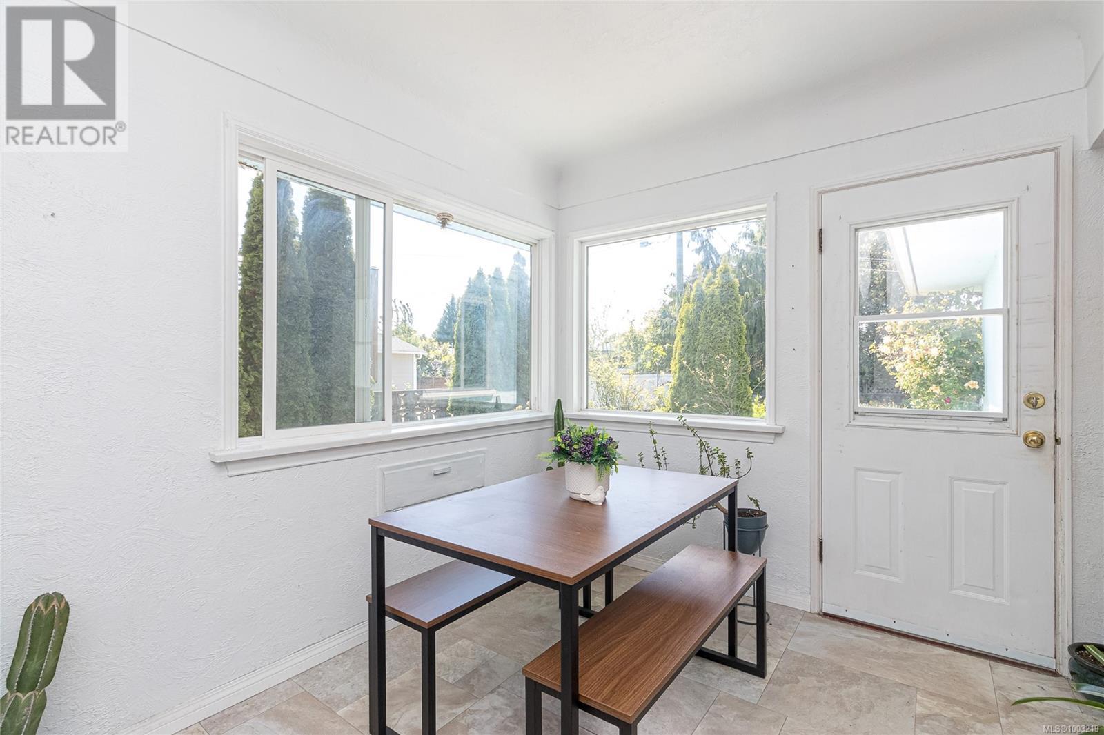 3228 Service St, Saanich, British Columbia  V8P 4M7 - Photo 11 - 1003219