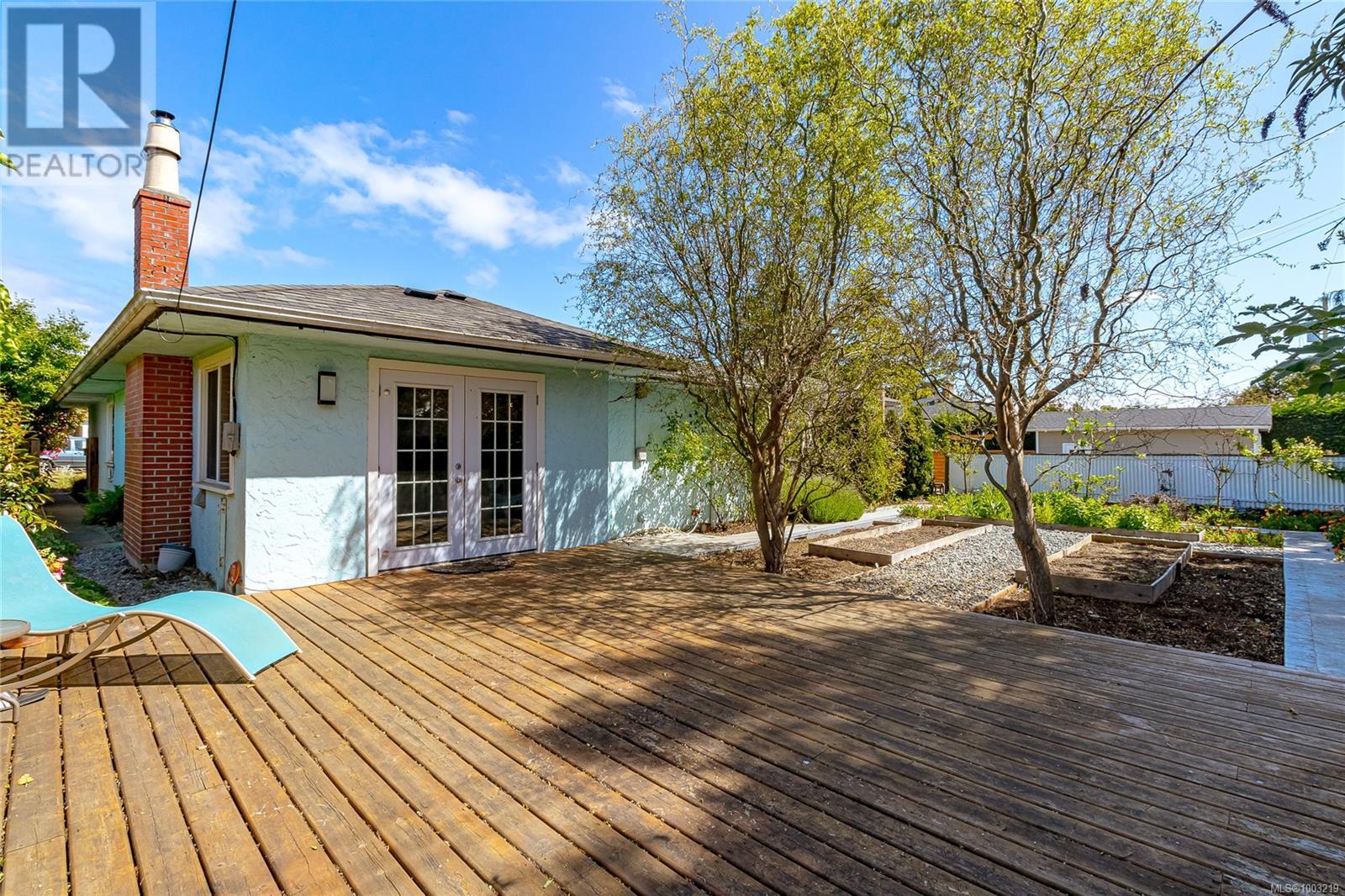 3228 Service St, Saanich, British Columbia  V8P 4M7 - Photo 38 - 1003219