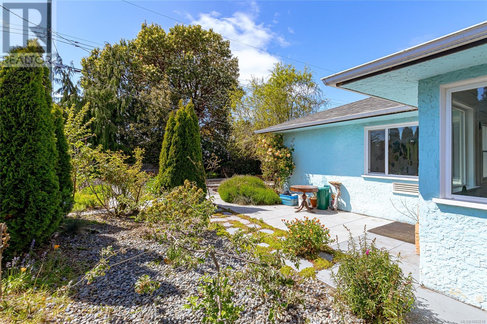 3228 Service St, Saanich, British Columbia  V8P 4M7 - Photo 33 - 1003219