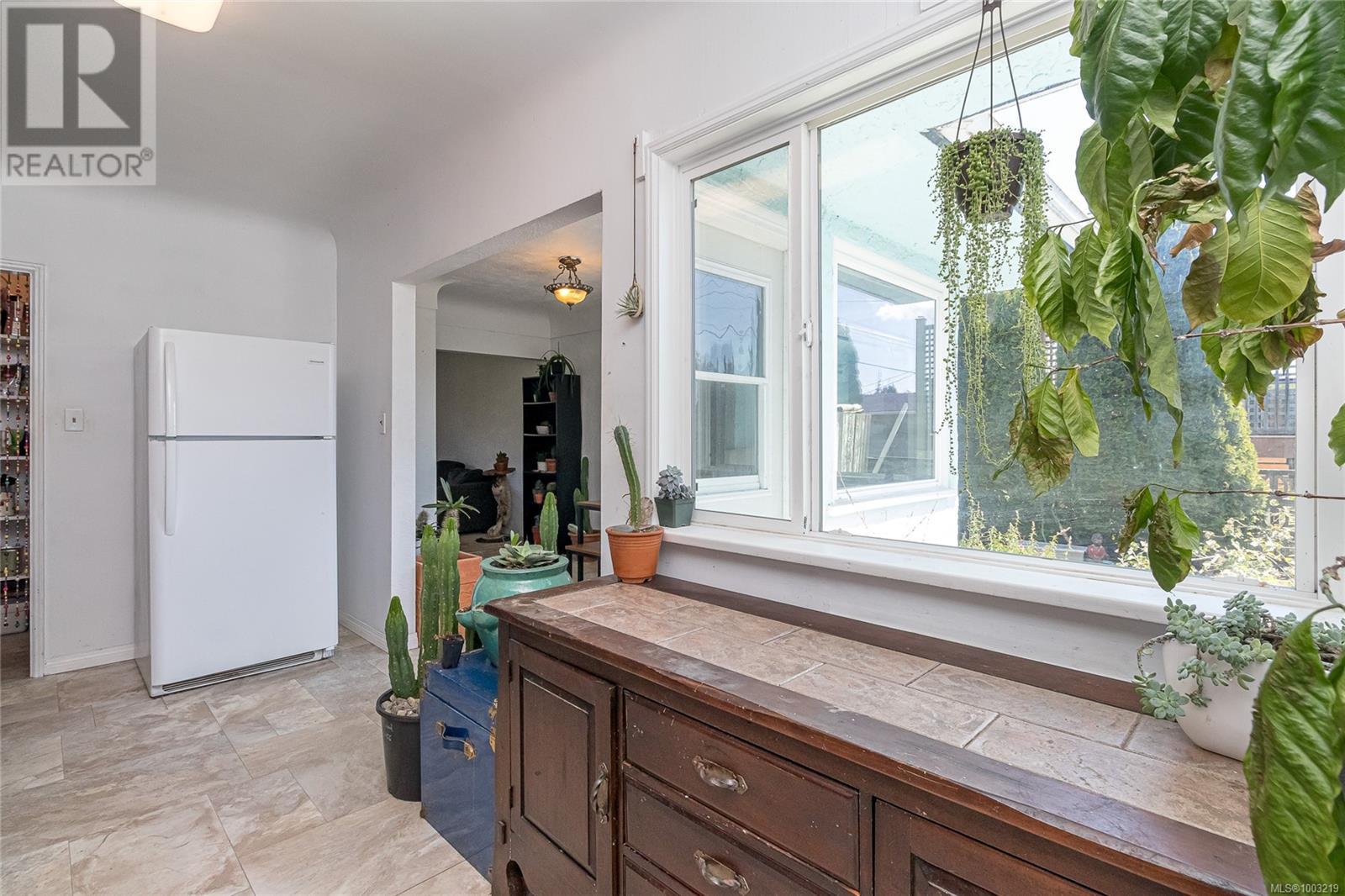 3228 Service St, Saanich, British Columbia  V8P 4M7 - Photo 16 - 1003219