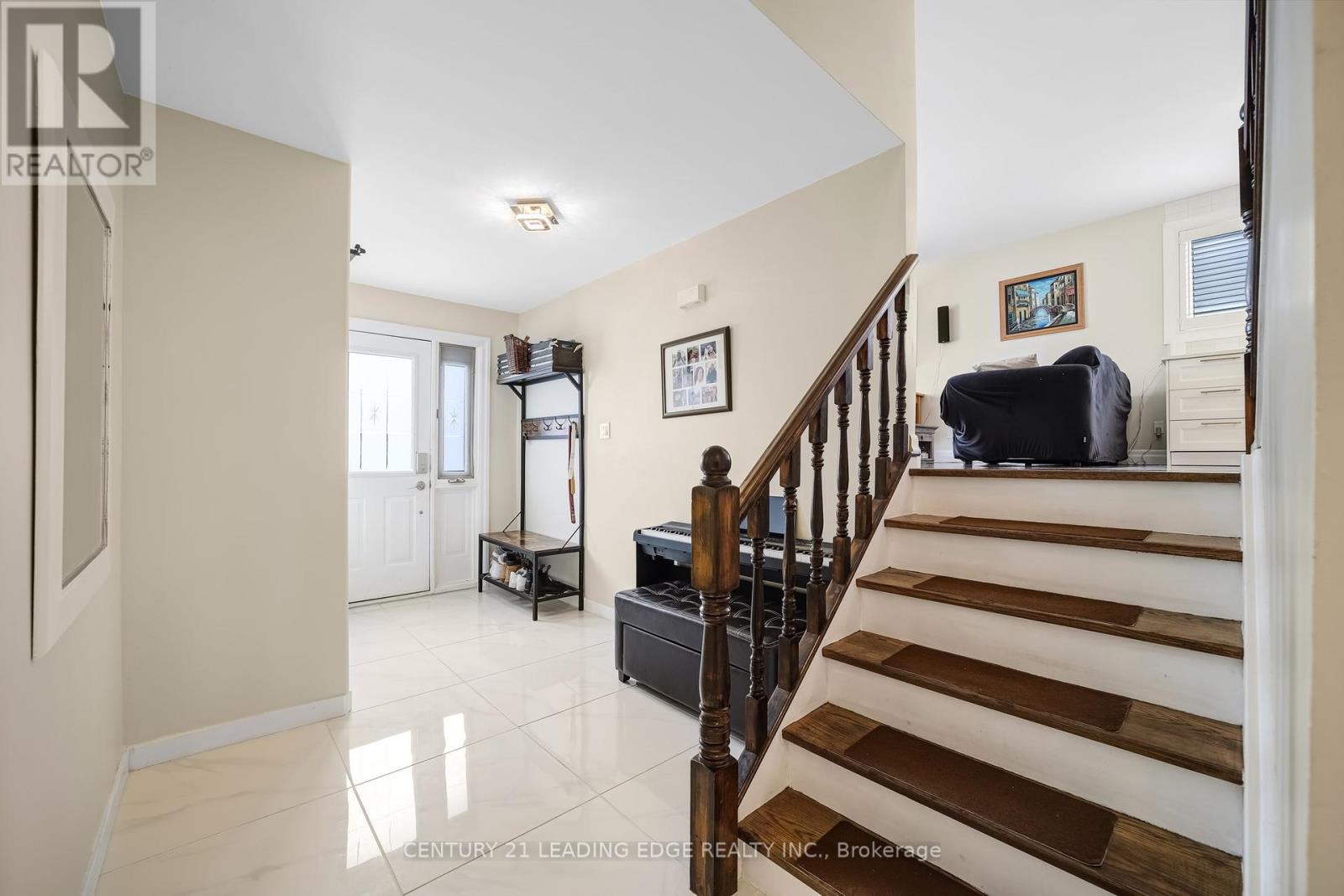 12 Mckeown Street, New Tecumseth (Beeton), Ontario  L0G 1A0 - Photo 4 - N12216047