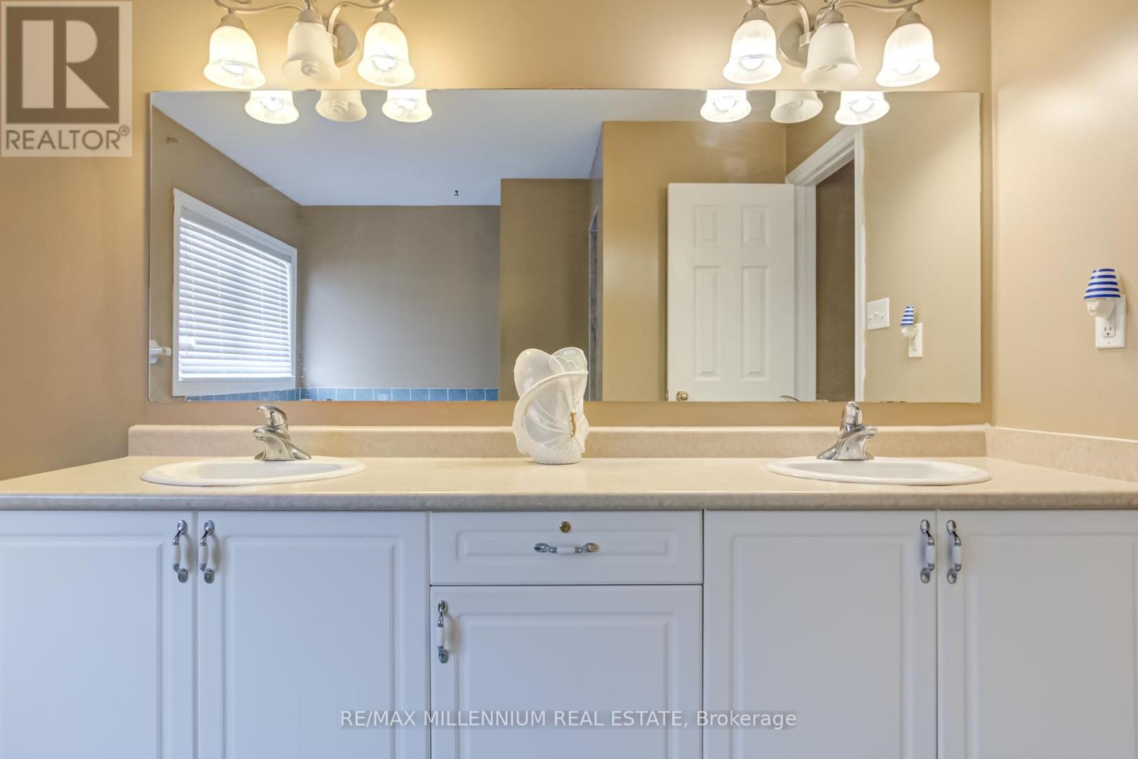 76 Vellore Avenue, Vaughan (Vellore Village), Ontario  L4H 2W7 - Photo 27 - N12216070