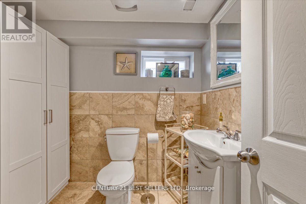 240 Elka Drive, Richmond Hill (Crosby), Ontario  L4C 3A3 - Photo 17 - N12216078