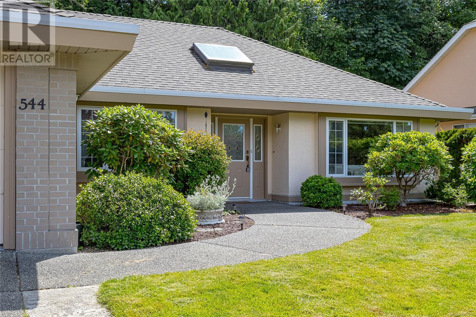 544 Willow Rd, Qualicum Beach, British Columbia  V9K 1K8 - Photo 12 - 1003255
