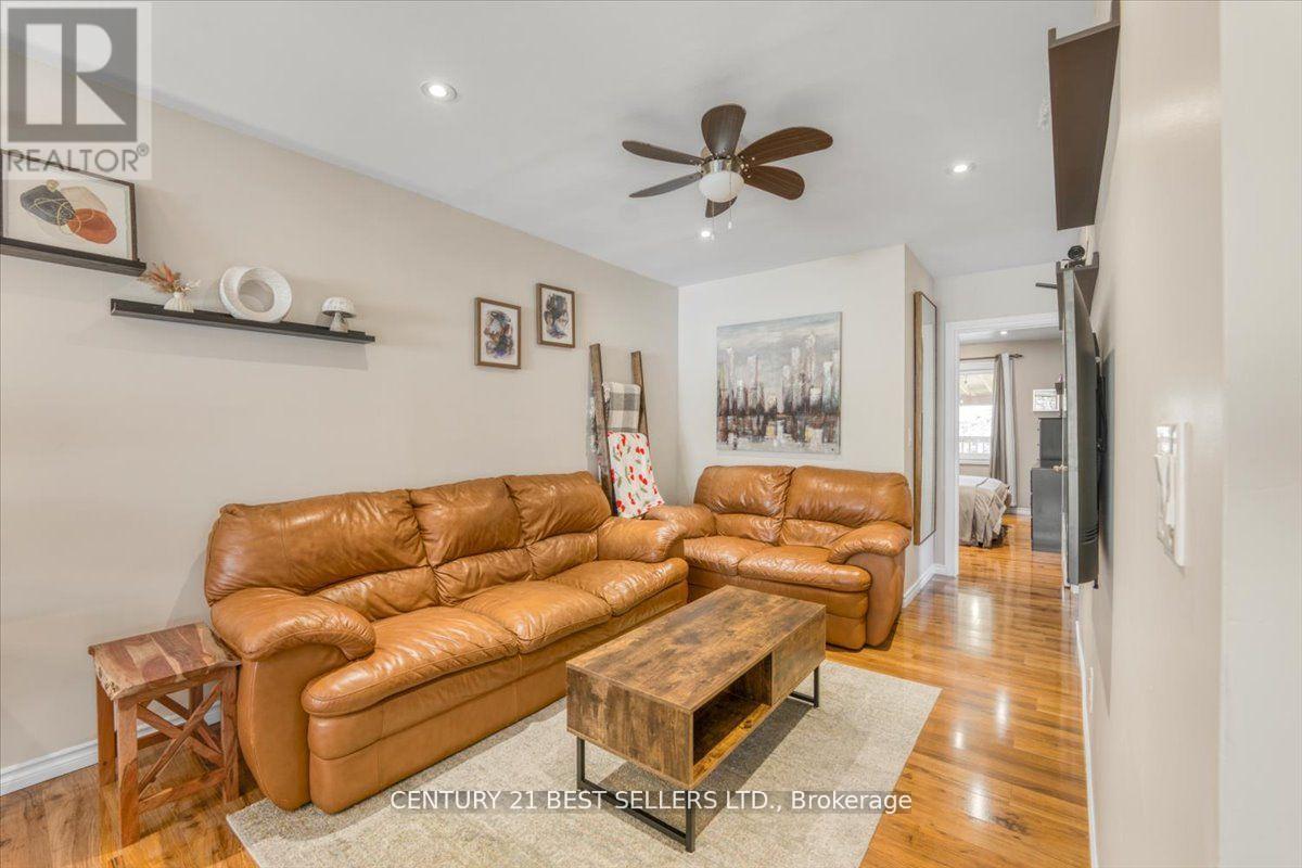 240 Elka Drive, Richmond Hill (Crosby), Ontario  L4C 3A3 - Photo 7 - N12216078