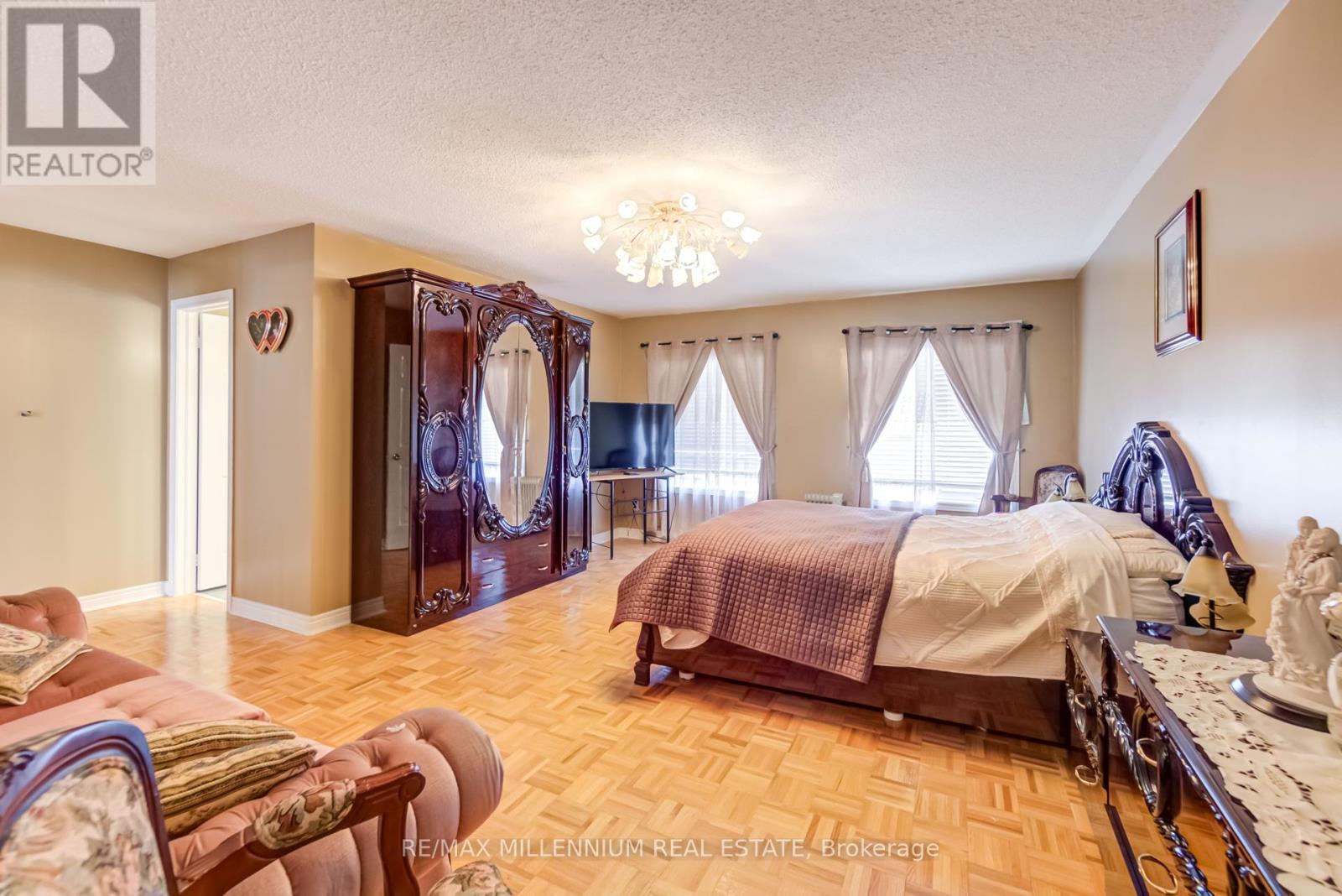 76 Vellore Avenue, Vaughan (Vellore Village), Ontario  L4H 2W7 - Photo 25 - N12216070