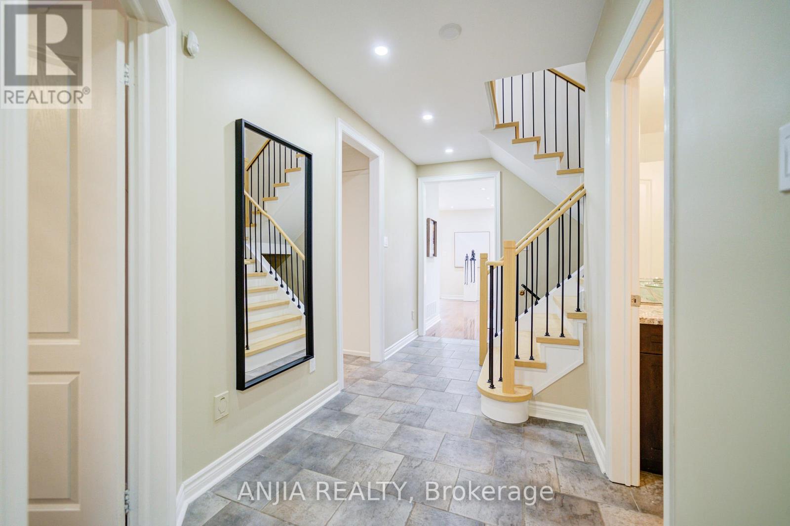 117 Redondo Drive, Vaughan (Beverley Glen), Ontario  L4J 7S6 - Photo 4 - N12216116