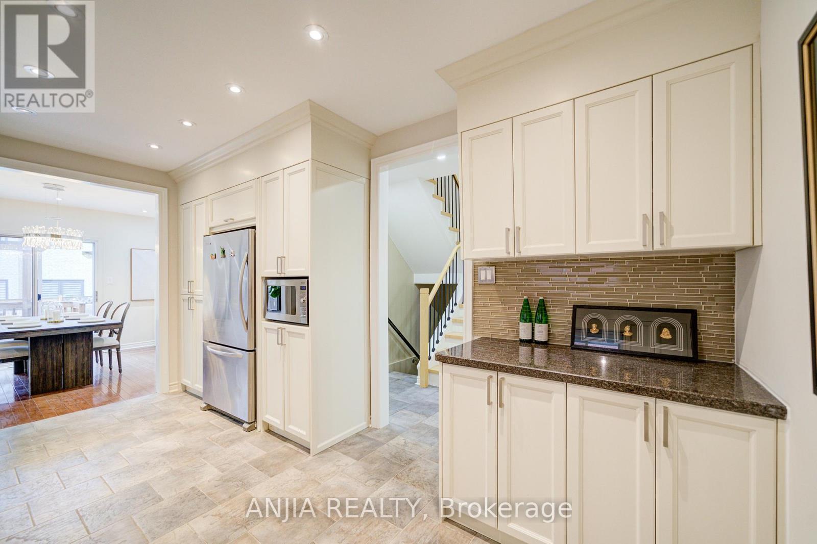 117 Redondo Drive, Vaughan (Beverley Glen), Ontario  L4J 7S6 - Photo 7 - N12216116