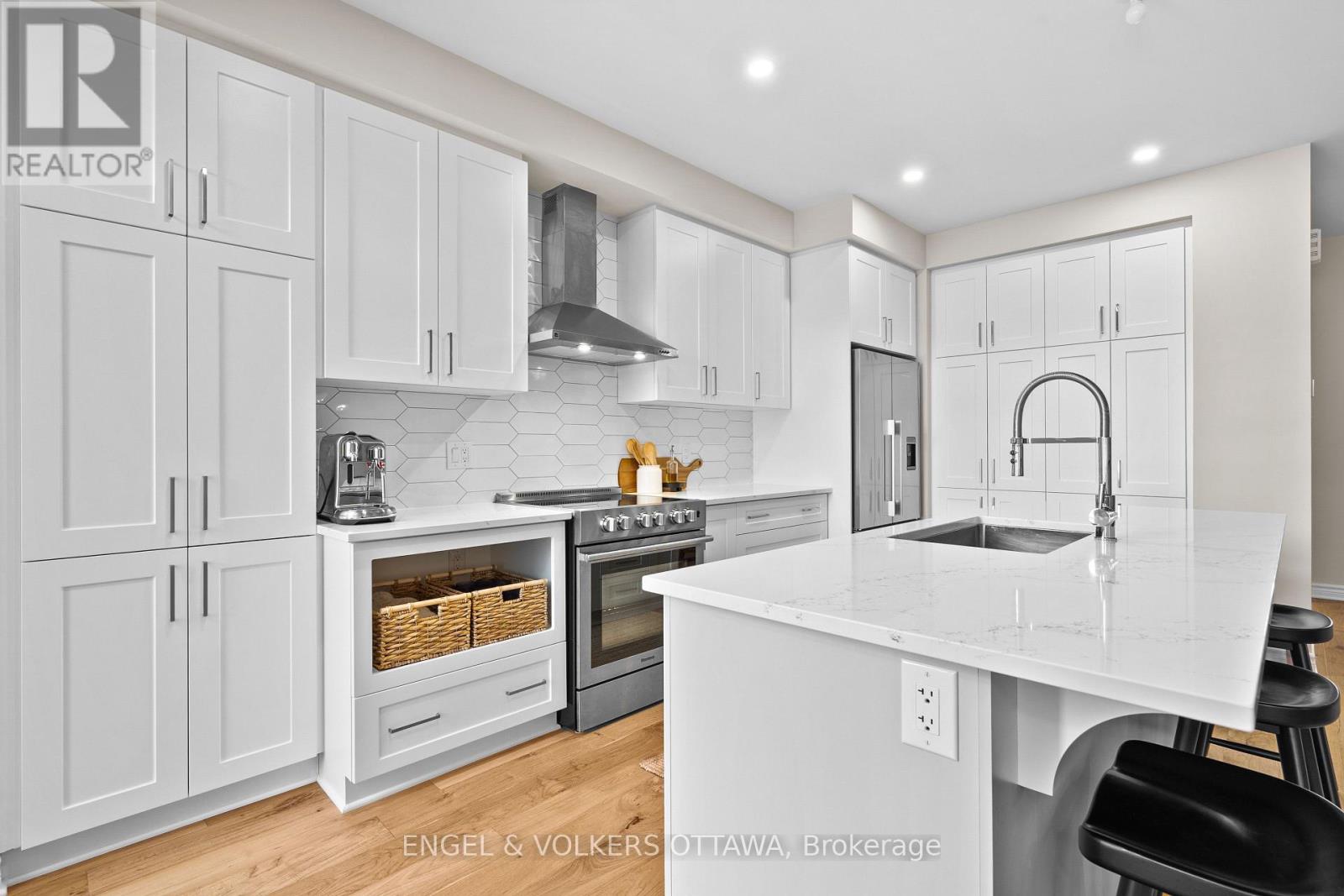523 Manhattan Court, Russell, Ontario  K4R 0G1 - Photo 13 - X12215981
