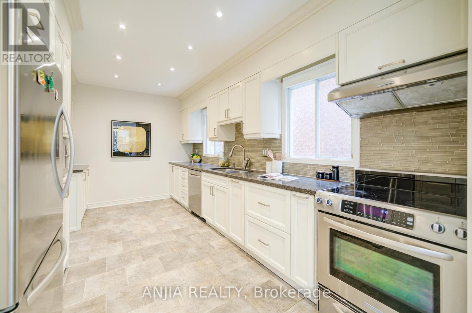 117 Redondo Drive, Vaughan (Beverley Glen), Ontario  L4J 7S6 - Photo 8 - N12216116