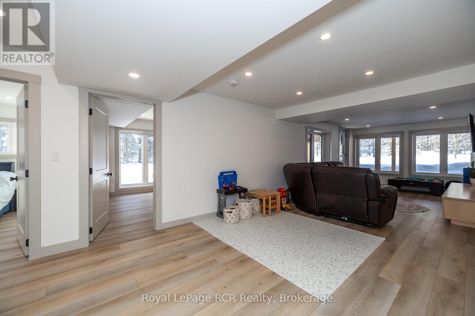 126 West Street, Georgian Bluffs, Ontario  N4K 5N7 - Photo 30 - X12215955