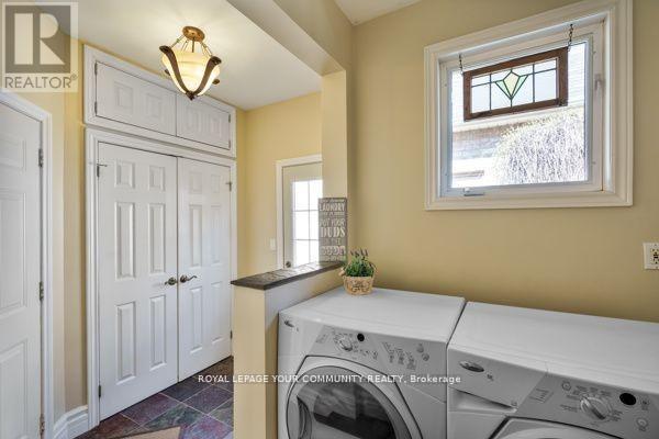851 Shadrach Drive, Newmarket (Stonehaven-Wyndham), Ontario  L3X 2H2 - Photo 19 - N12215996