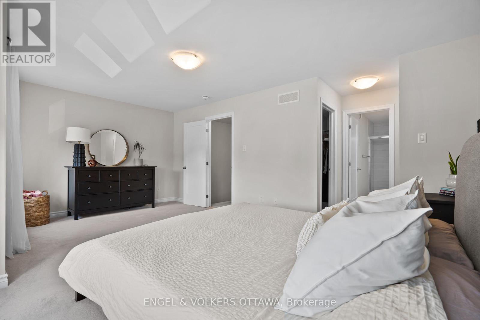 523 Manhattan Court, Russell, Ontario  K4R 0G1 - Photo 32 - X12215981