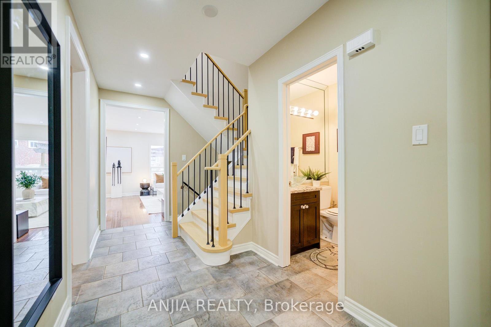 117 Redondo Drive, Vaughan (Beverley Glen), Ontario  L4J 7S6 - Photo 5 - N12216116