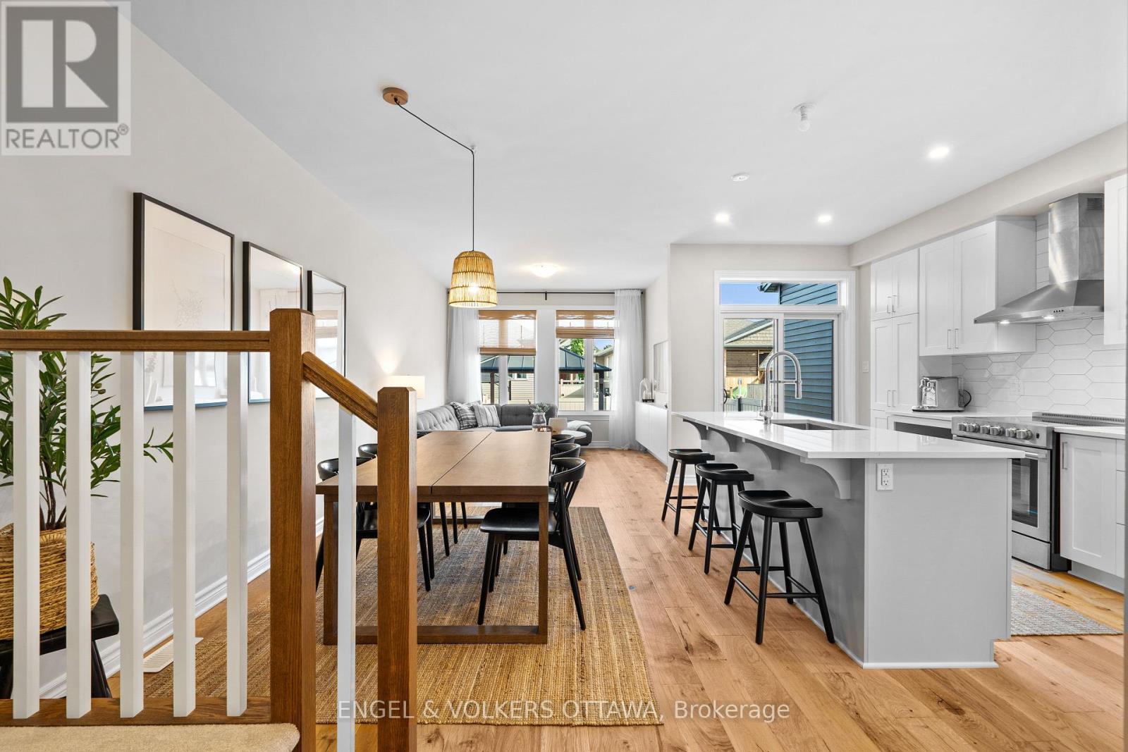 523 Manhattan Court, Russell, Ontario  K4R 0G1 - Photo 6 - X12215981
