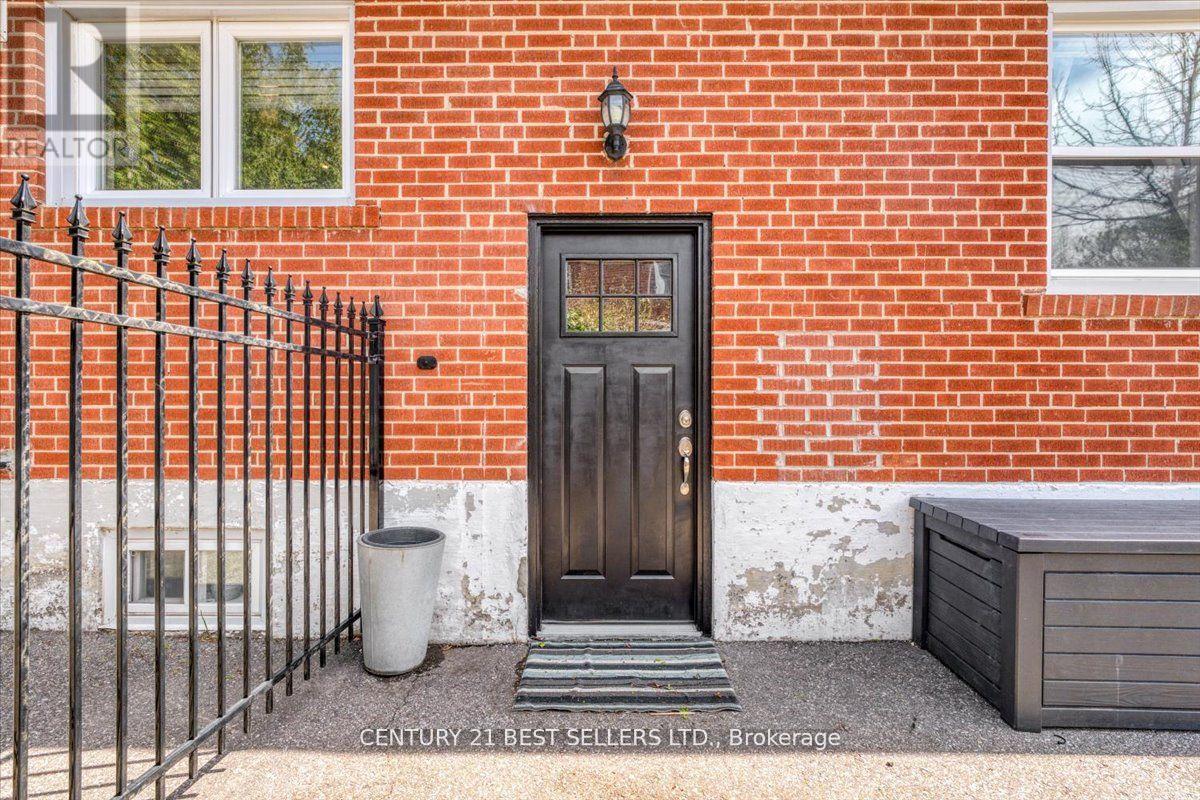 240 Elka Drive, Richmond Hill (Crosby), Ontario  L4C 3A3 - Photo 19 - N12216078