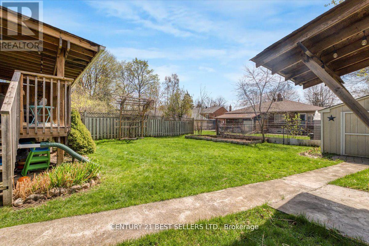240 Elka Drive, Richmond Hill (Crosby), Ontario  L4C 3A3 - Photo 21 - N12216078
