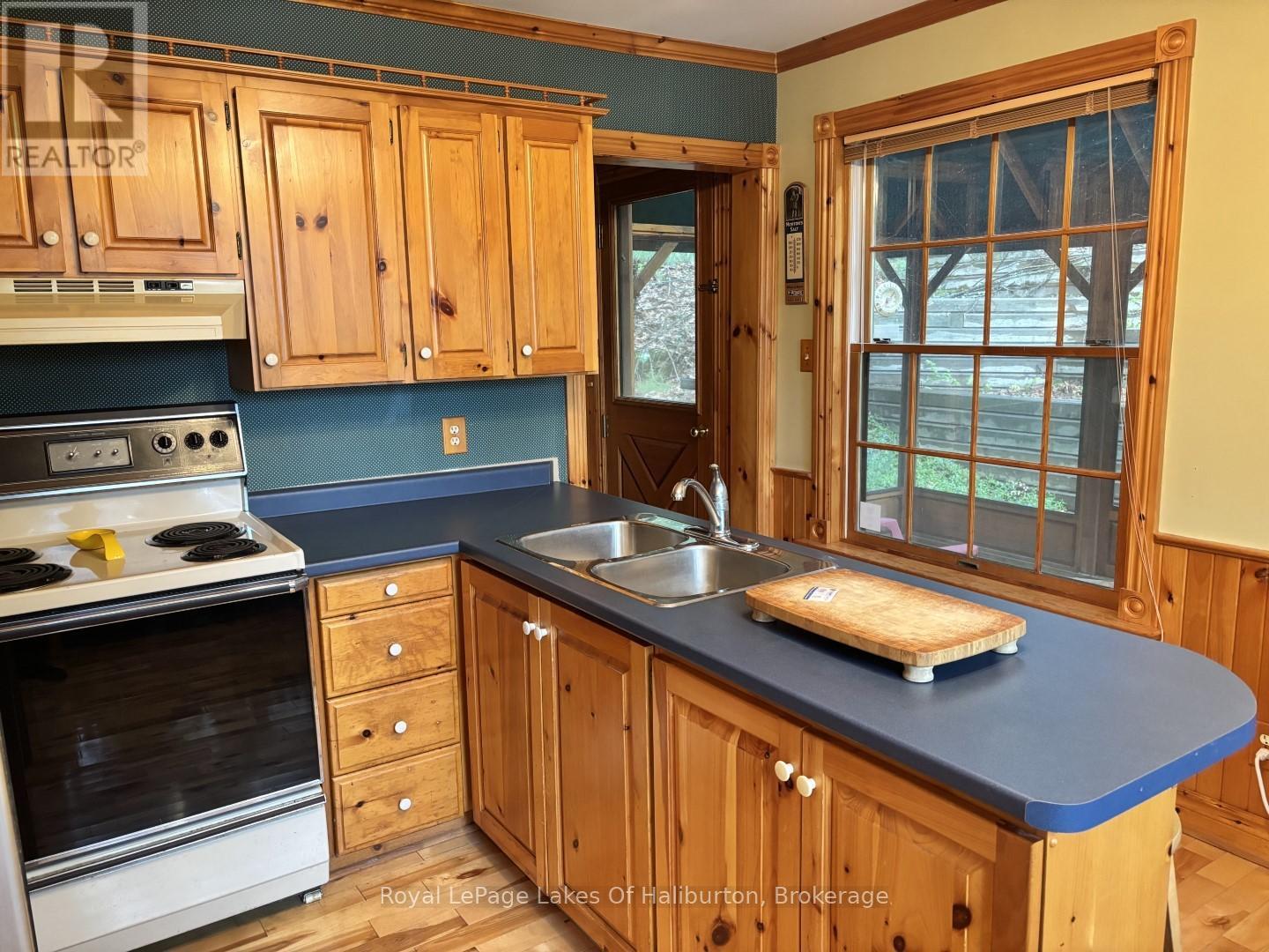 1248 Portage Road, Dysart Et Al, Ontario  K0M 1S0 - Photo 15 - X12215977