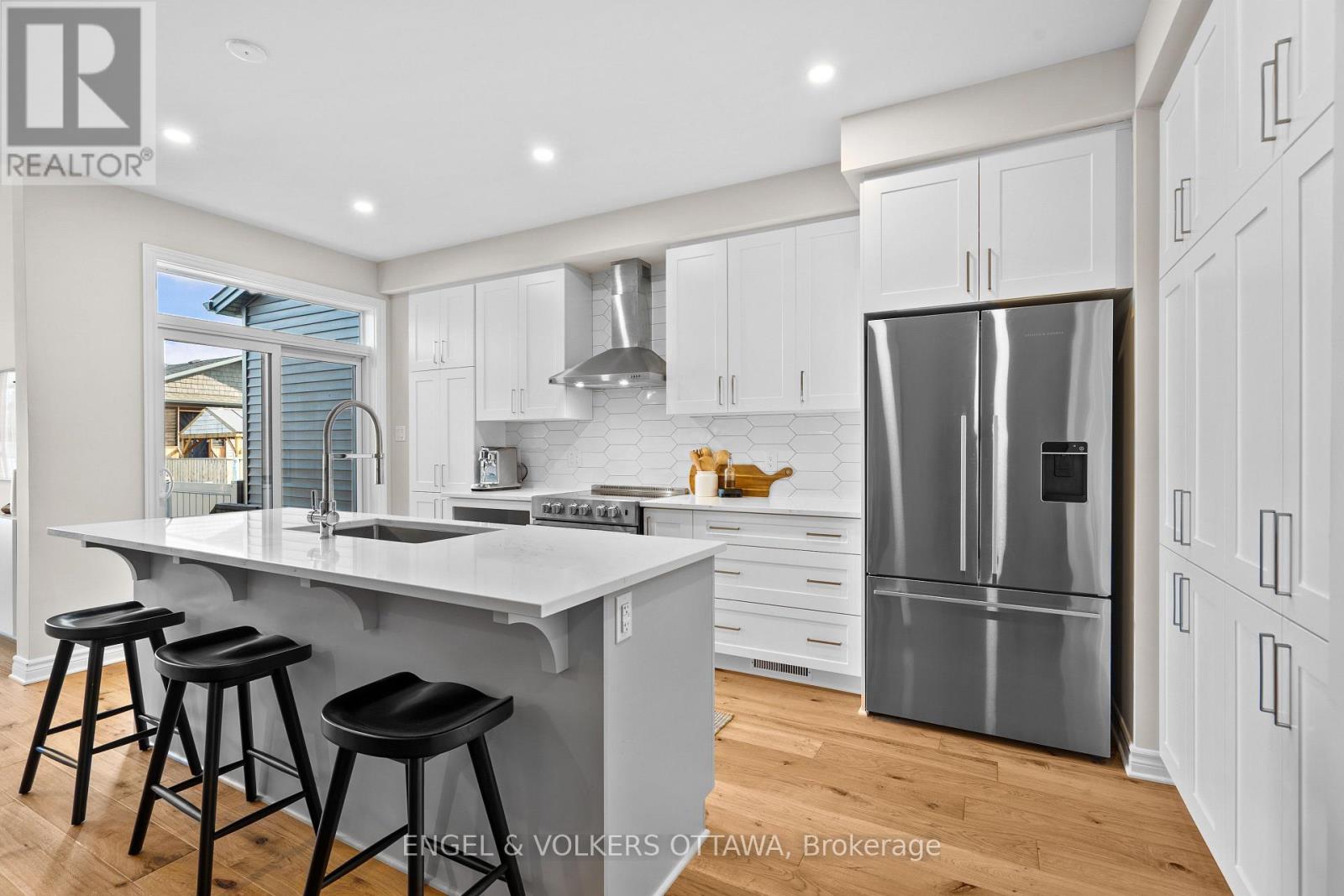 523 Manhattan Court, Russell, Ontario  K4R 0G1 - Photo 7 - X12215981