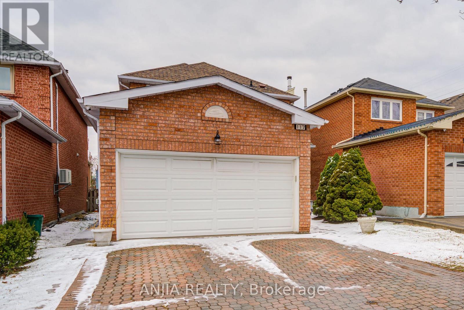 117 Redondo Drive, Vaughan (Beverley Glen), Ontario  L4J 7S6 - Photo 2 - N12216116