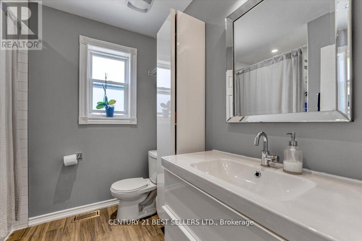 240 Elka Drive, Richmond Hill (Crosby), Ontario  L4C 3A3 - Photo 12 - N12216078